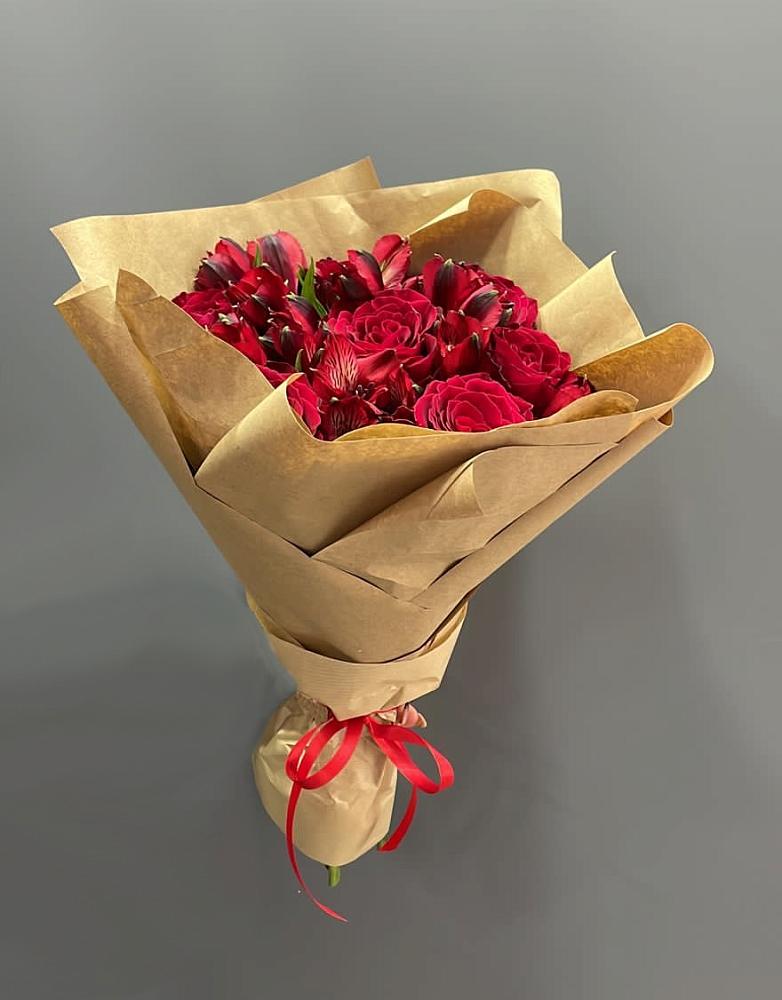 Букет цветов из: Альстромерии и Розы в Сапроново