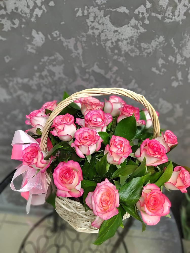 Цветочная композиция из Розы в корзине в Сапроново