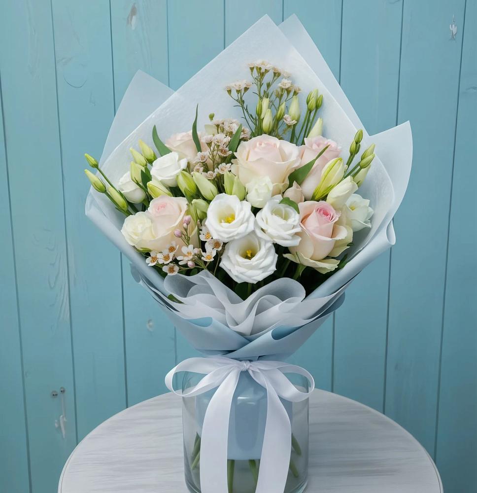 Букет цветов из: Розы и Лизиантусы в Сапроново