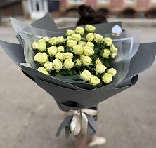 Букет Белые кустовые розы Солинеро в Сапроново