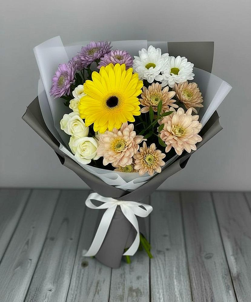 Букет цветов из: Розы, Герберы и Хризантемы в Сапроново