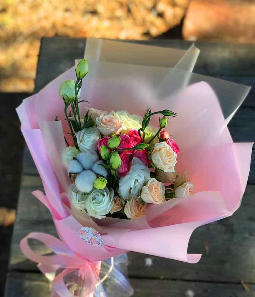 Букет цветов из: Розы и Лизиантусы в Сапроново