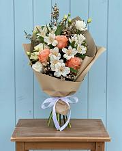 Букет цветов из:  Альстромерии, Лизиантусы, Розы и Хризантемы в Сапроново