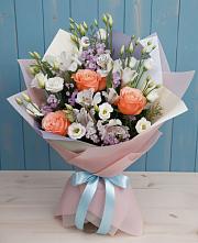 Букет цветов из:  Лизиантусы, Розы, Альстромерии и Гипсофила в Сапроново