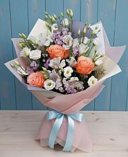 Букет цветов из:  Лизиантусы, Розы, Альстромерии и Гипсофила в Сапроново