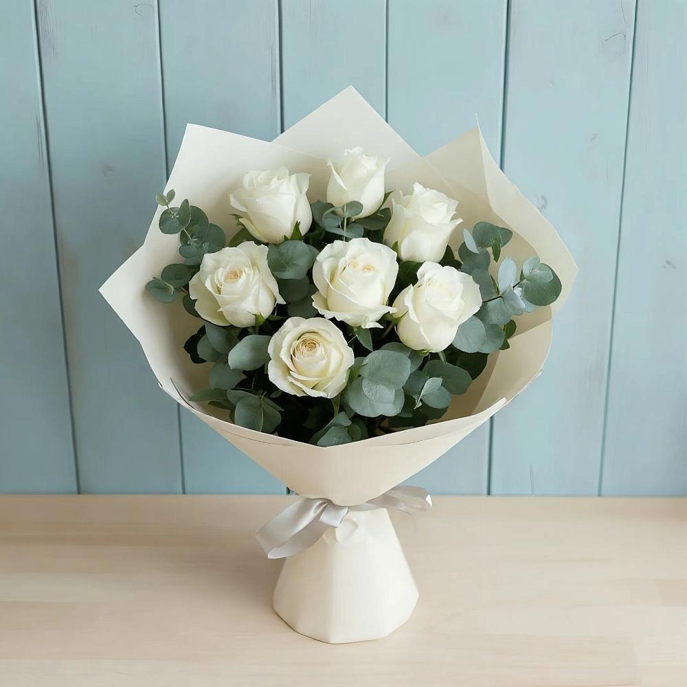 Букет Белые розы в Эвкалипте в Сапроново