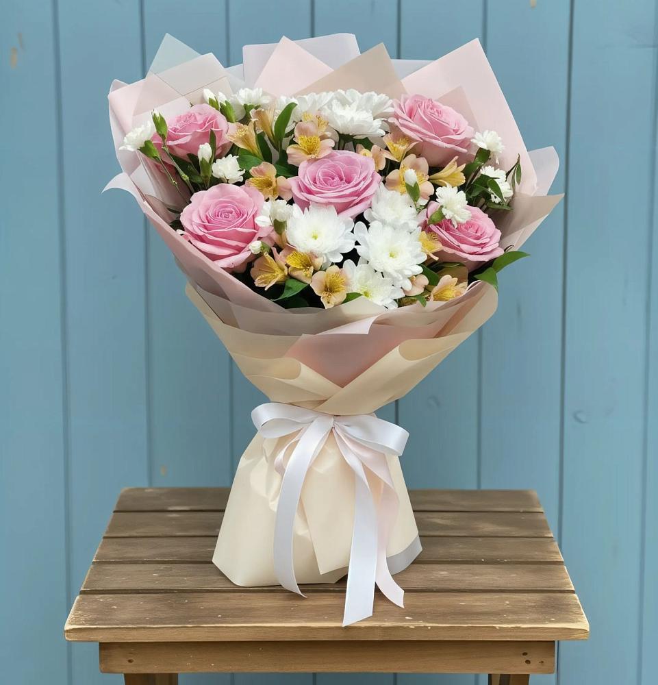 Букет цветов из: Гвоздики, Орхидеи и Розы в Сапроново