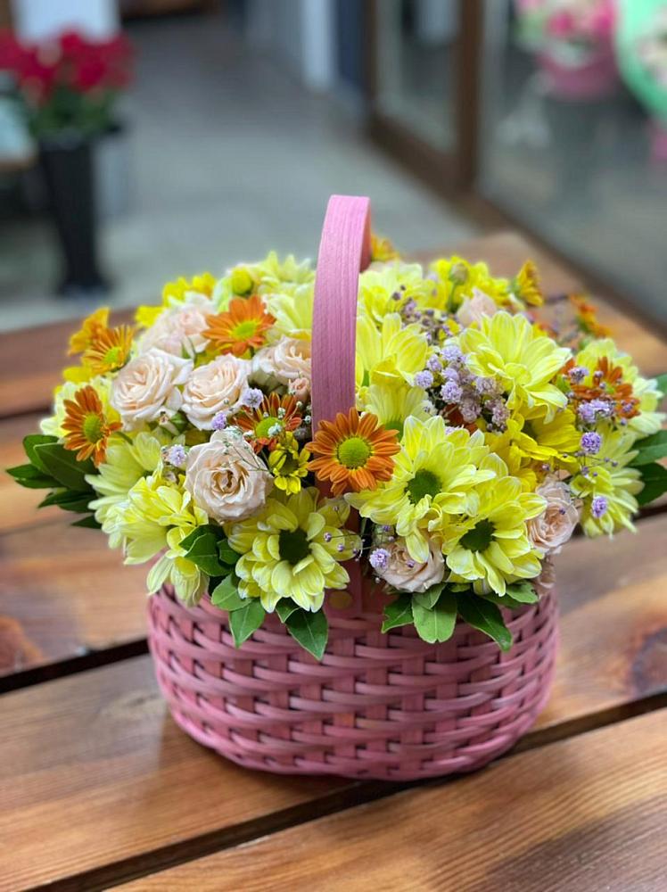 Цветочная композиция из Хризантемы и Розы в корзине в Сапроново
