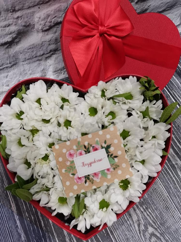 Цветочная композиция из Хризантемы в виде сердца в Сапроново