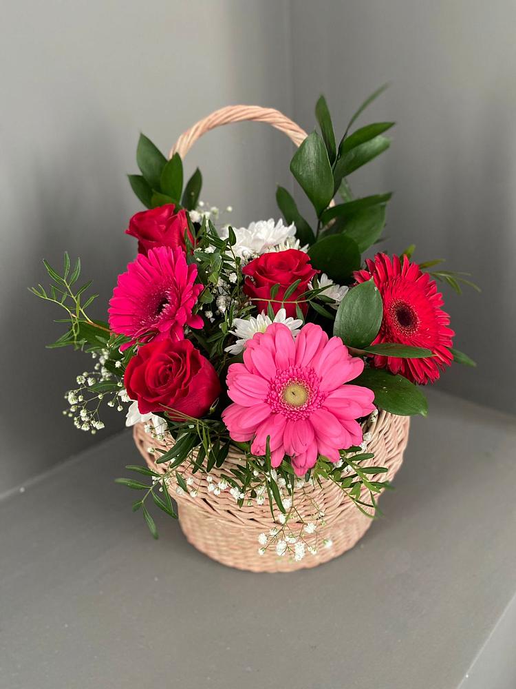 Цветочная композиция из Розы, Хризантемы и Герберы в корзине в Сапроново