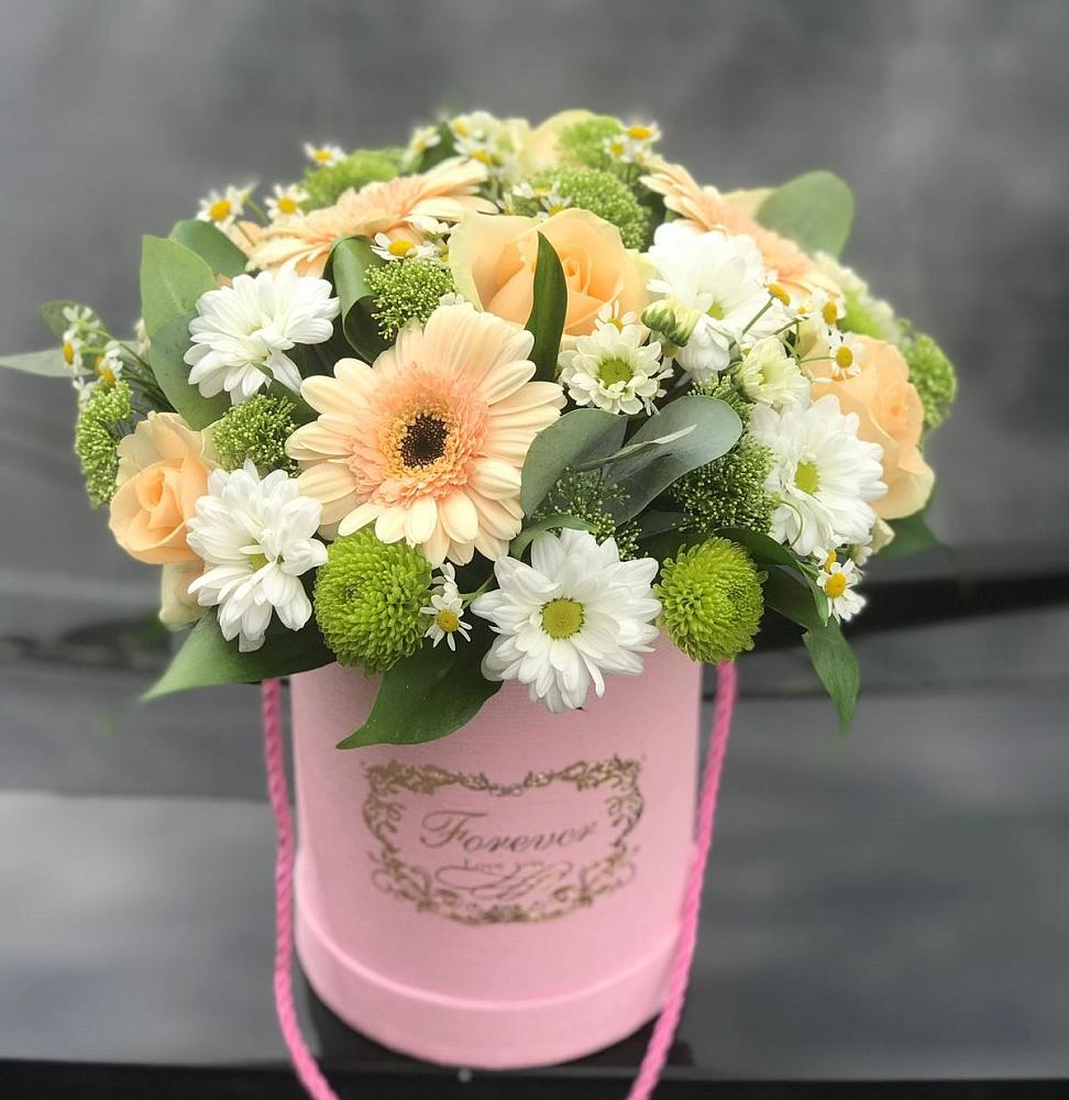 Цветочная композиция из Розы, Герберы и Хризантемы в шляпной коробке в Сапроново