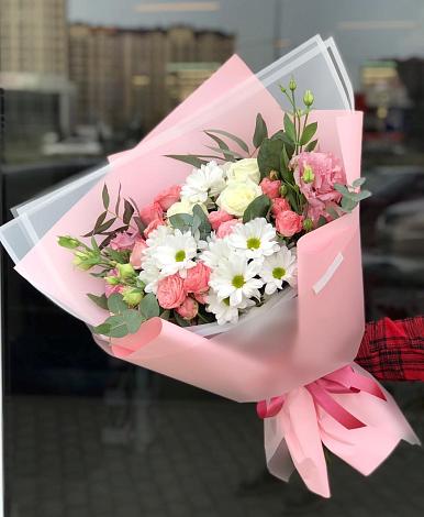 Букет цветов из: Розы, Лизиантусы и Хризантемы в Сапроново