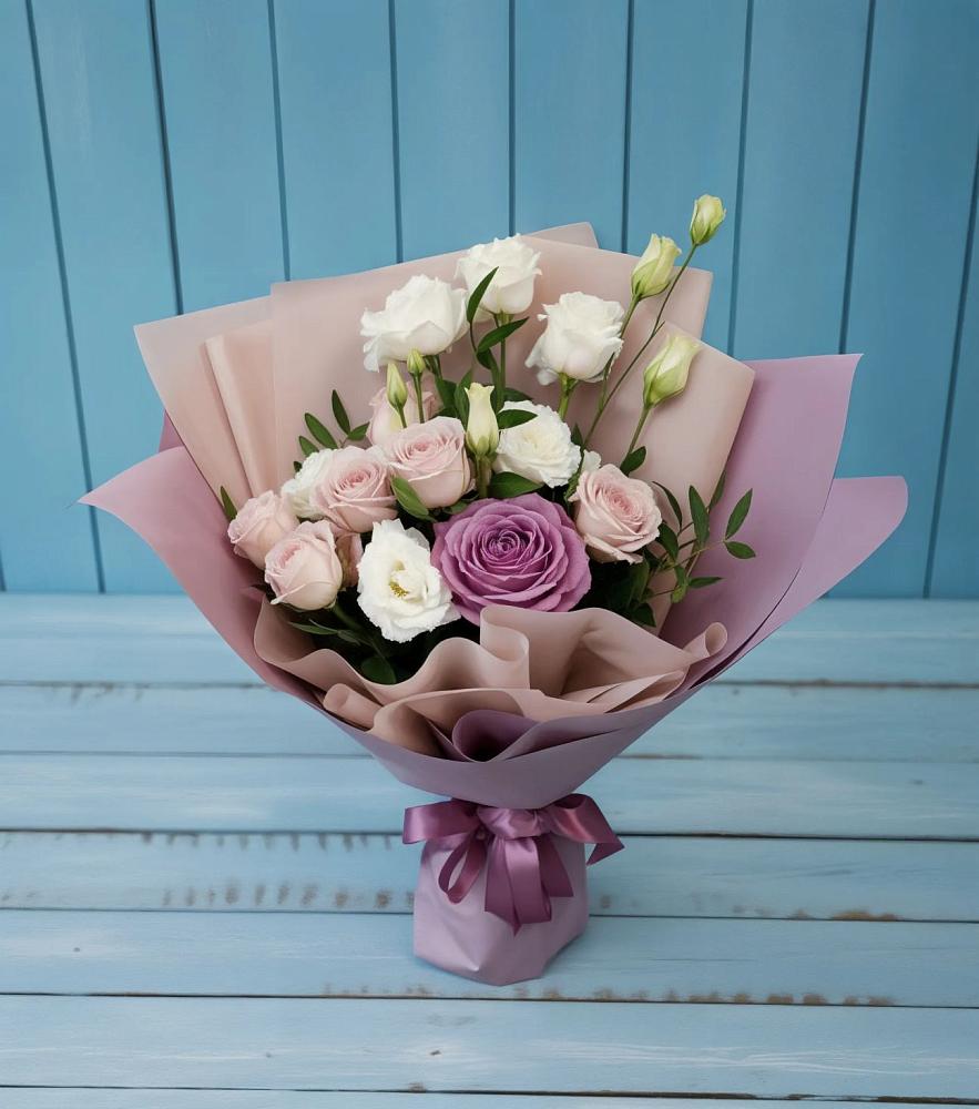 Букет цветов из: Розы и Лизиантусы в Сапроново